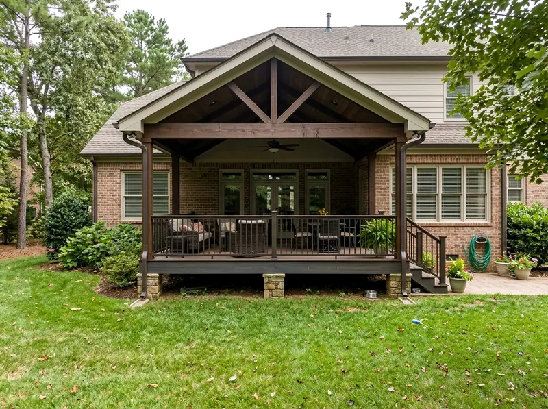 200 sq ft Charcoal Composite Craftsman deck