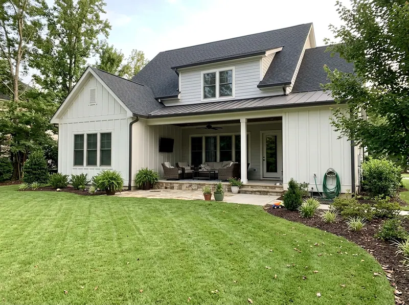 2000 sq ft White New planting Modern Farmhouse landscaping