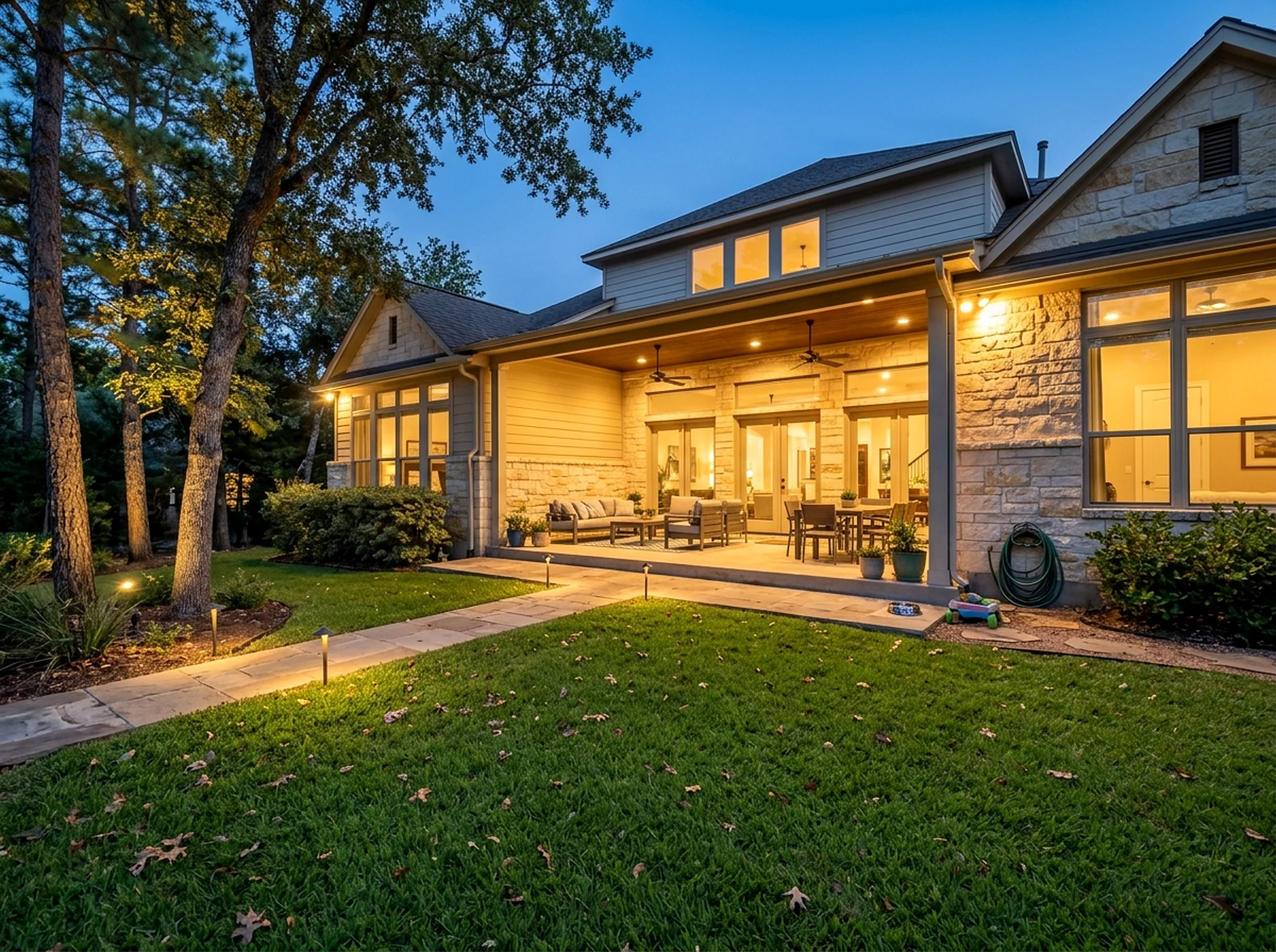2 zones Limestone Layered zones Modern outdoor lighting
