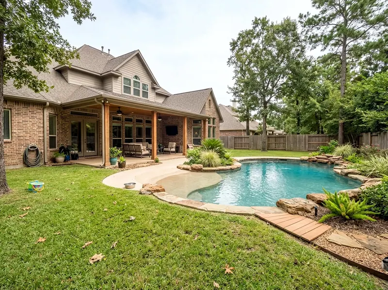 Large yard Natural cedar Naturi Modern naturi lagoon