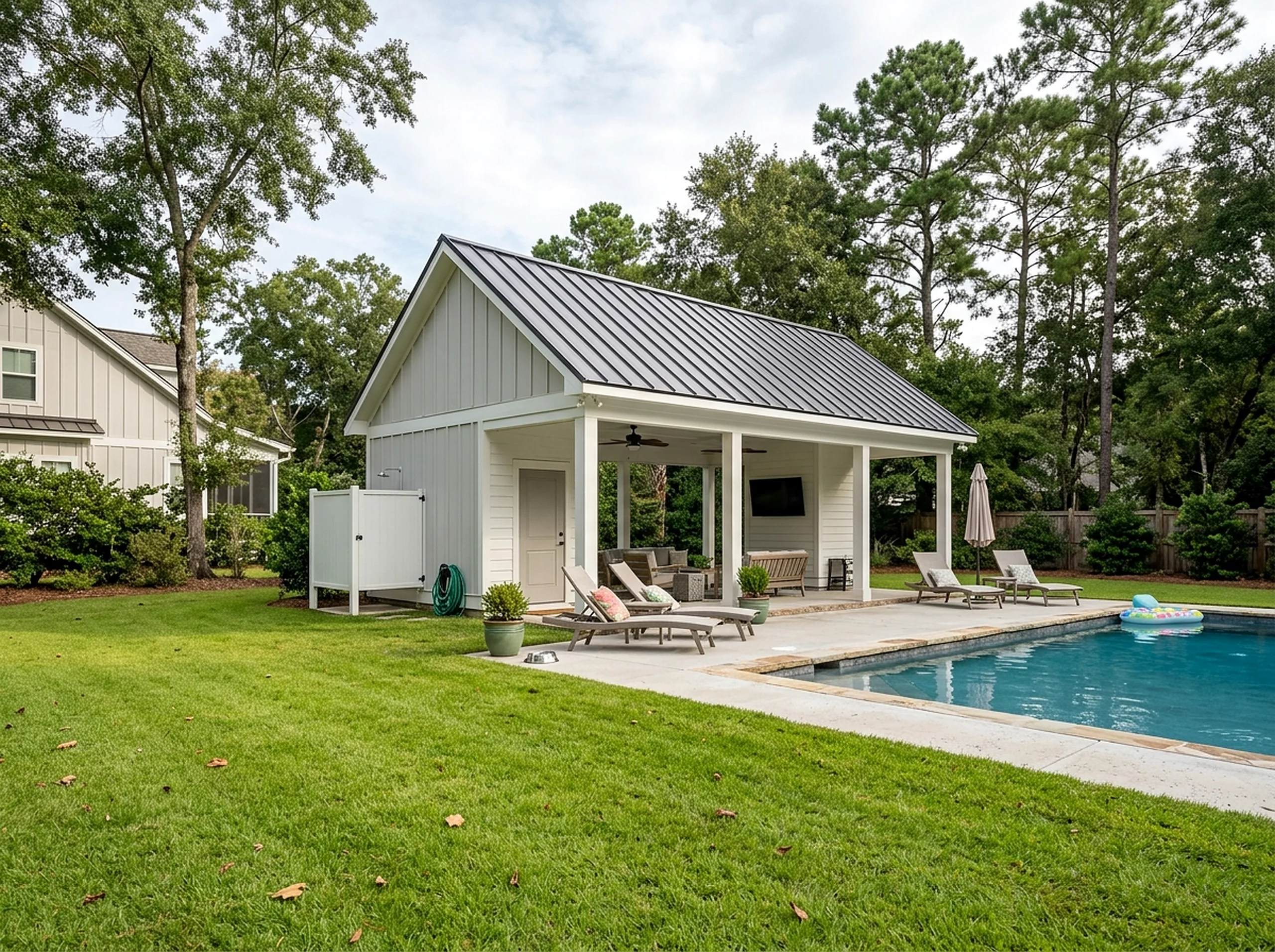 Large yard White Open Modern Farmhouse pool house