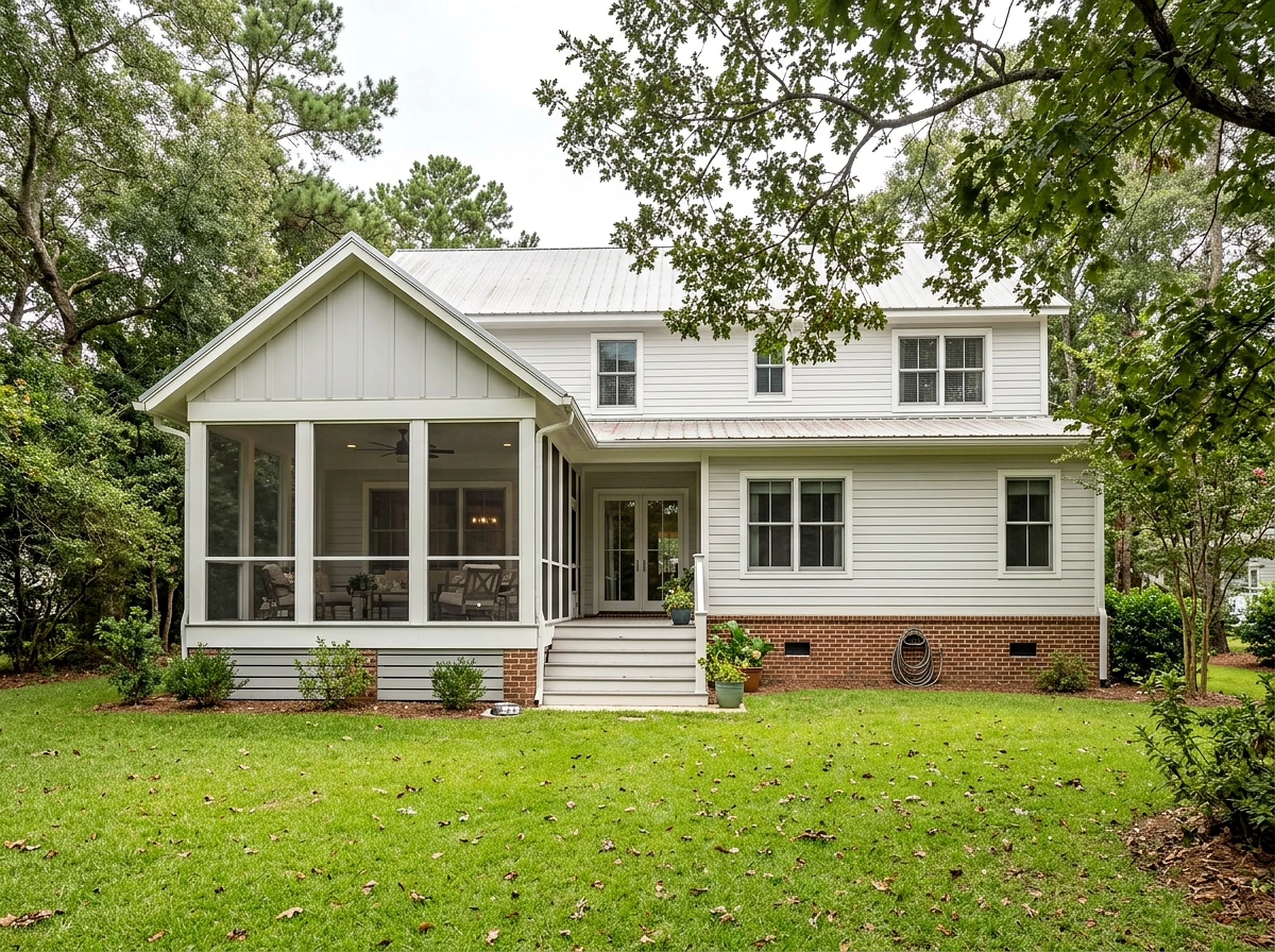 150 sq ft White Three-season Farmhouse sunroom